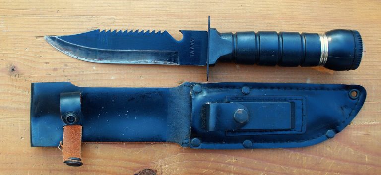 Best Kayaking Knives: Buying Guide and Reviews