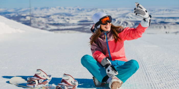 Best Snowboarding Gloves For Women & Men