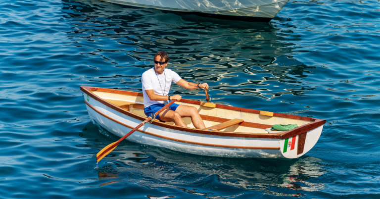 Oar Vs Paddle – What’s The Difference? 
