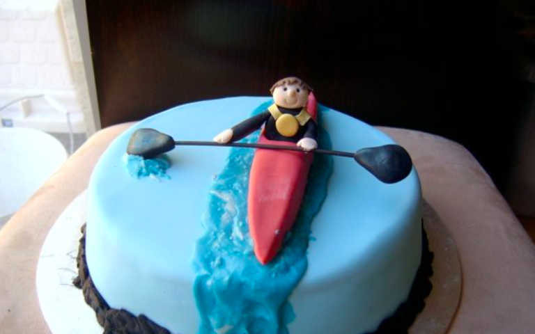 50 Kayak Birthday Cake Ideas: A Joke’s On You (It’s a Cake!)